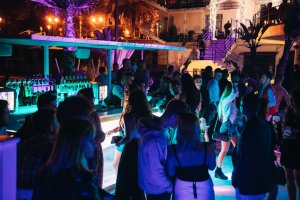 画像3: イタリアのクラブに踊りに行こう♪　海の上の最高のクラブ。イタリアの一大イベント・サンレモ音楽祭のパーティ会場でもあり、私もついてるし安全！！サウンドシステムも最高！！ (3)