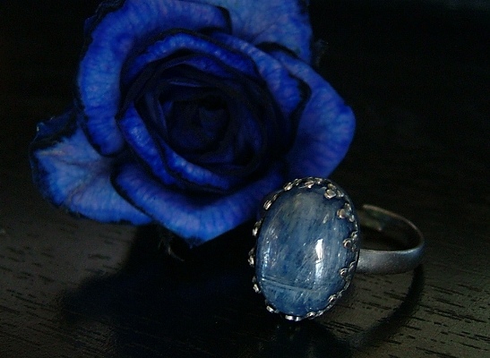 特別な石・・・・カイヤナイトのリング(1)